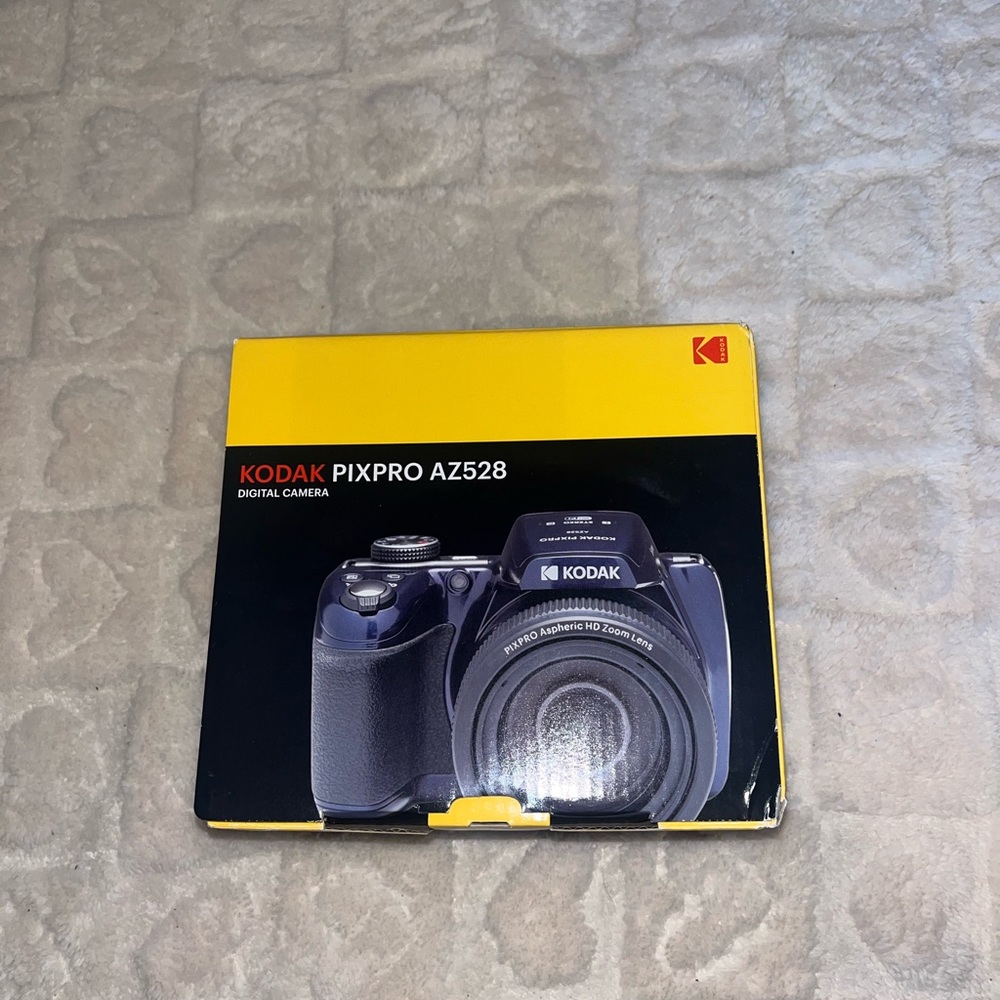KODAK Pixpro AZ528 16.4 Megapixel Bridge Camera